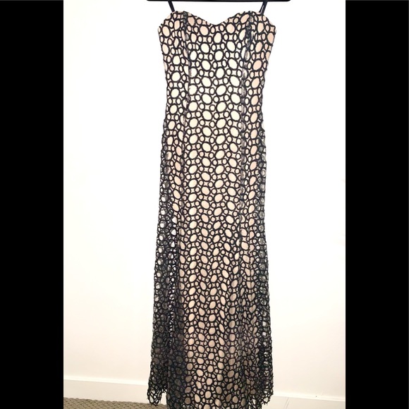 Long flowy gown - Picture 1 of 1